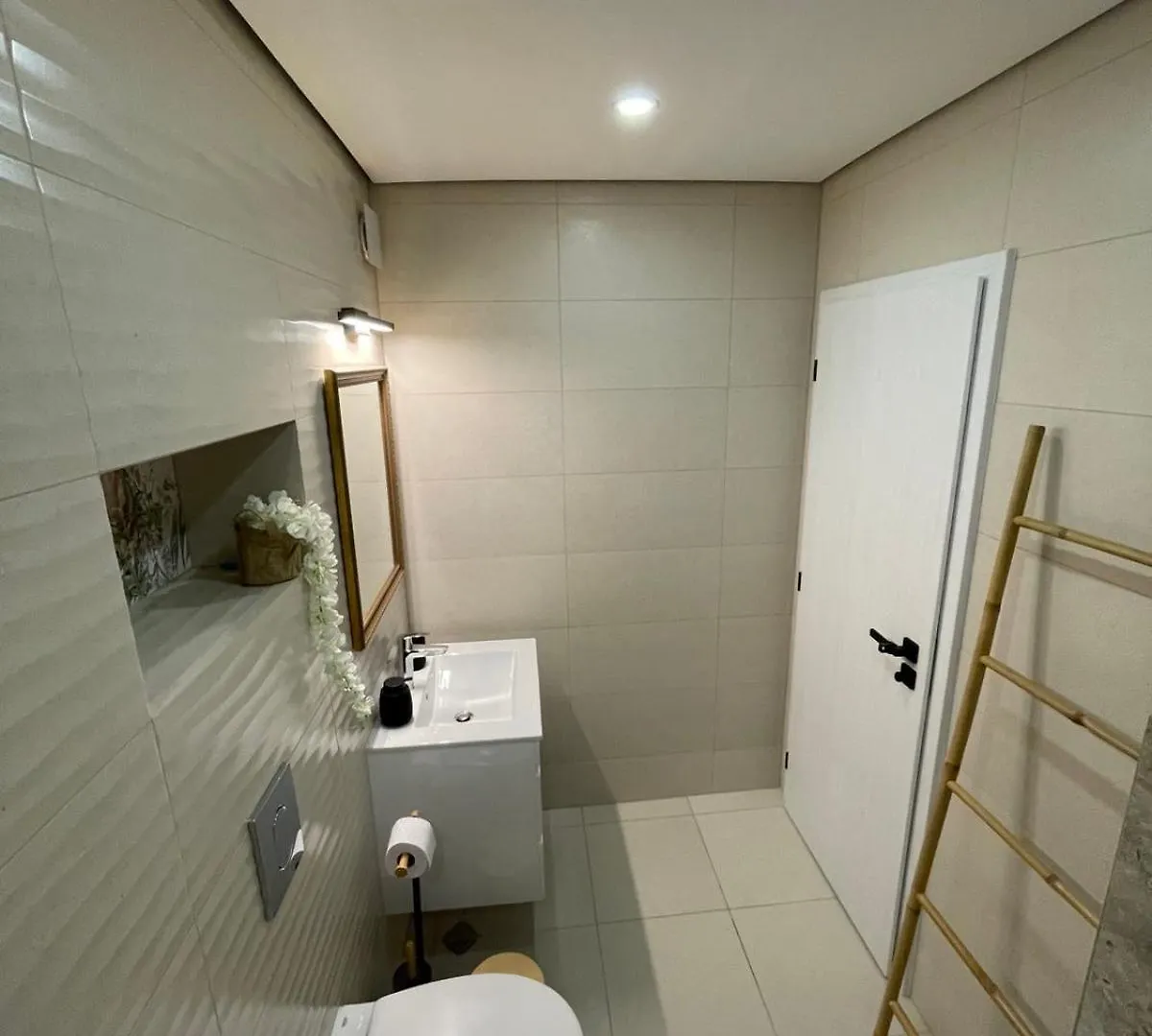 Apartment Platinum Luxury Industrial 3 Room Unit Center Freepark Plowdiw Bulgarien