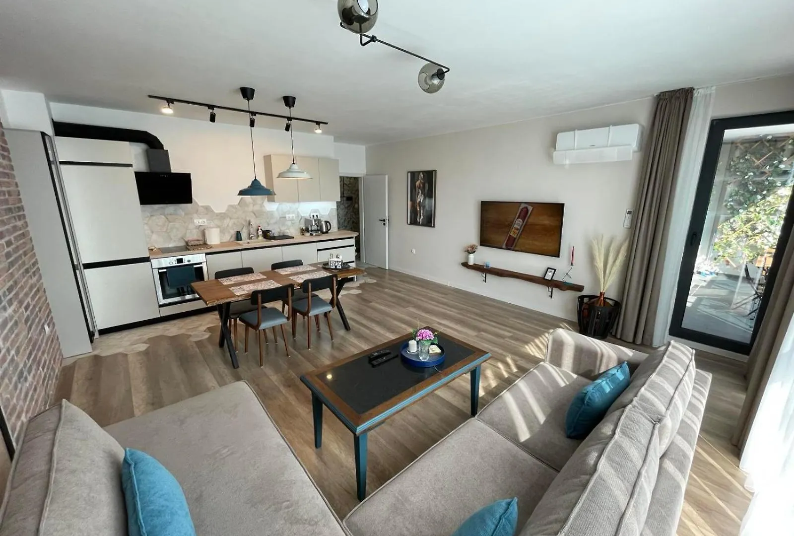 Platinum Luxury Industrial 3 Room Unit Center Freepark Plowdiw 0*,  Bulgarien
